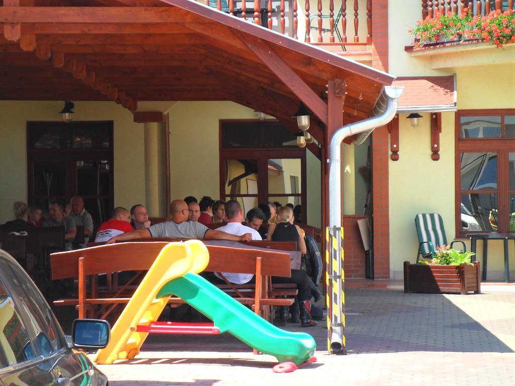 Hotel St.Florian Štúrovo Extérieur photo