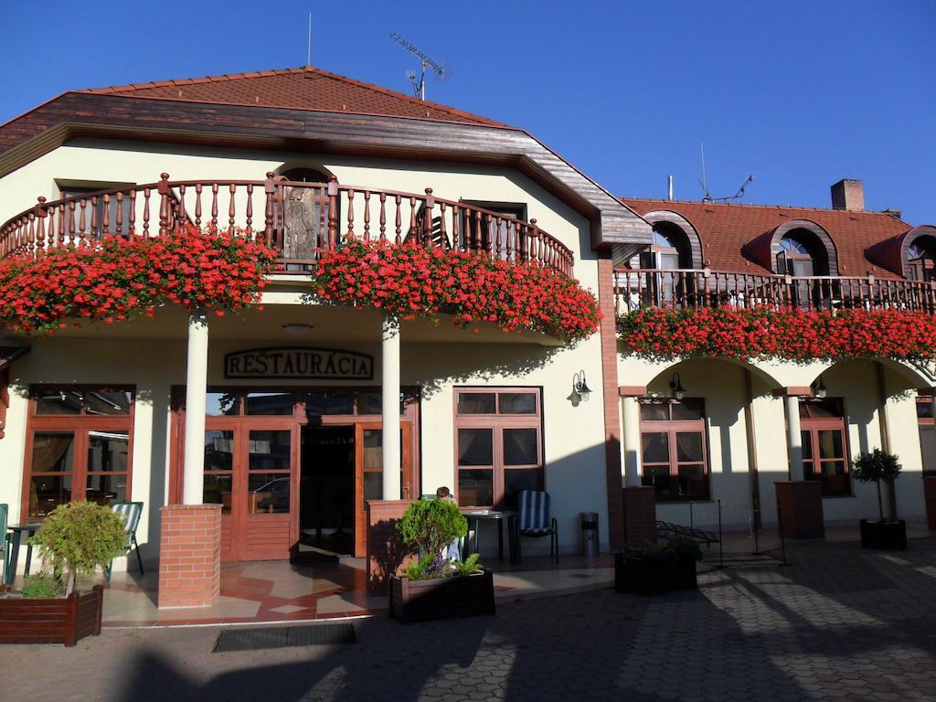Hotel St.Florian Štúrovo Extérieur photo