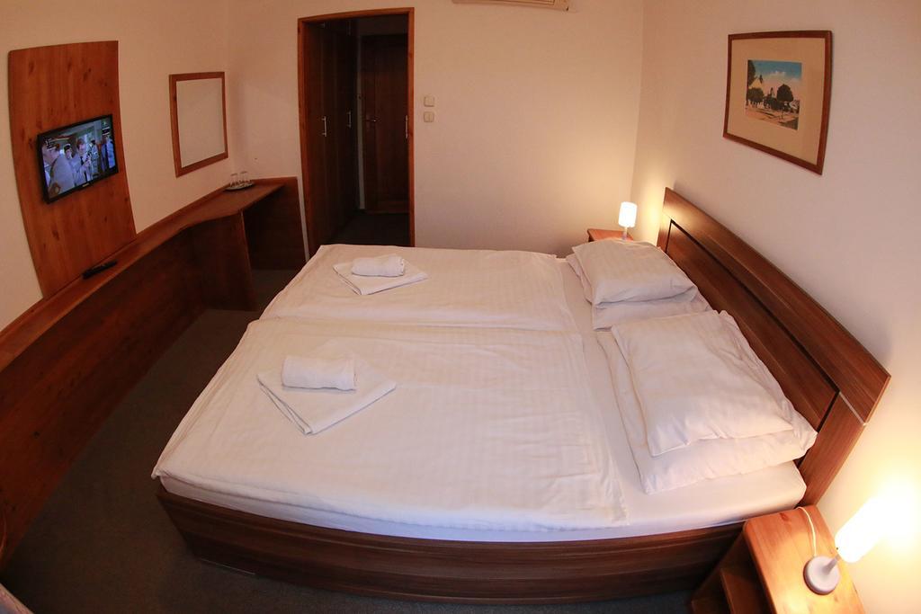 Hotel St.Florian Štúrovo Extérieur photo